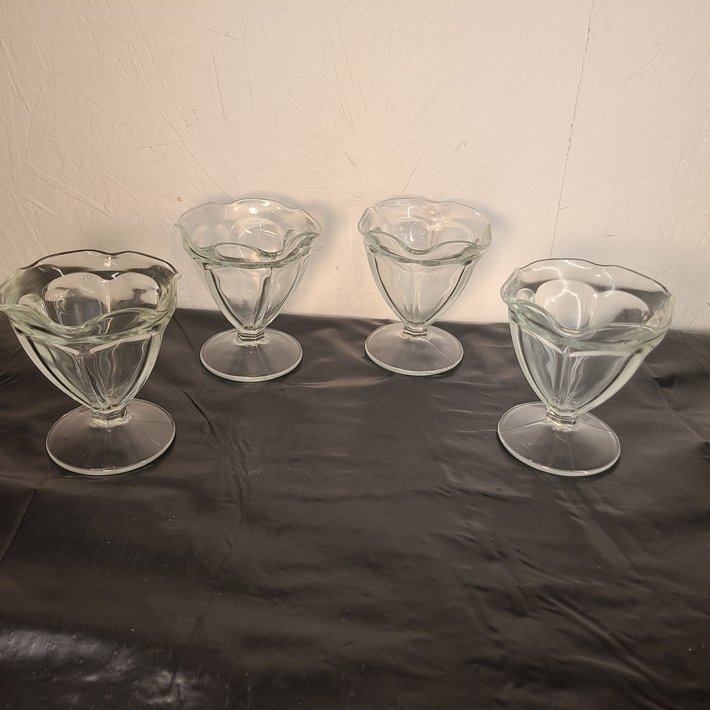 Set of 4 Clear Glass Dessert Cups, 4.5" Tall, 4.25" Diameter, Glossy Finish